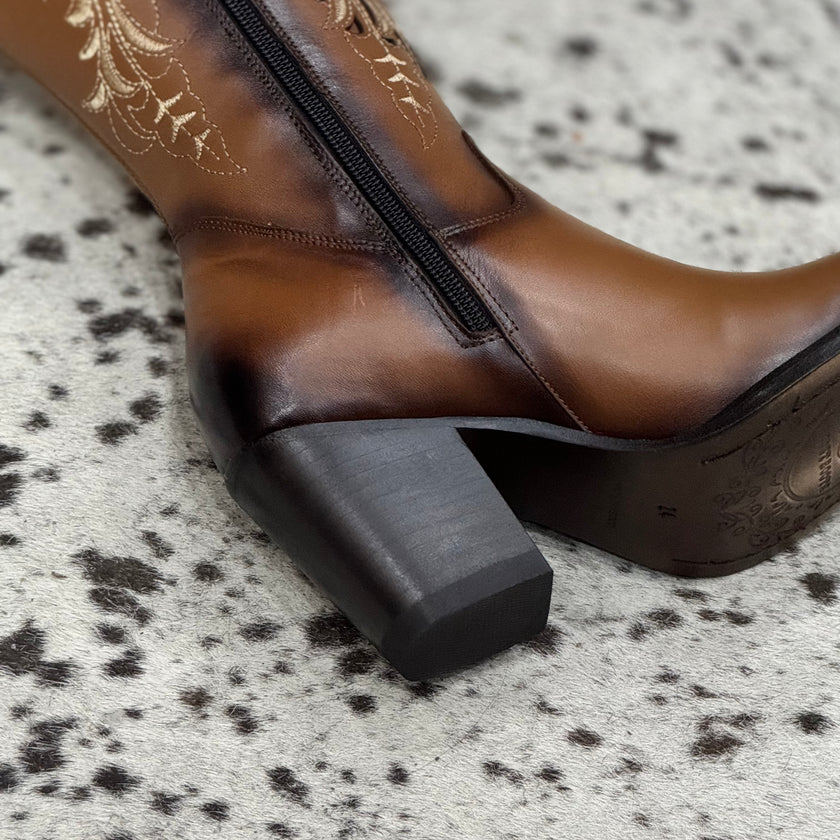 BOTA VANIDOSA MIEL TUVO ALTO