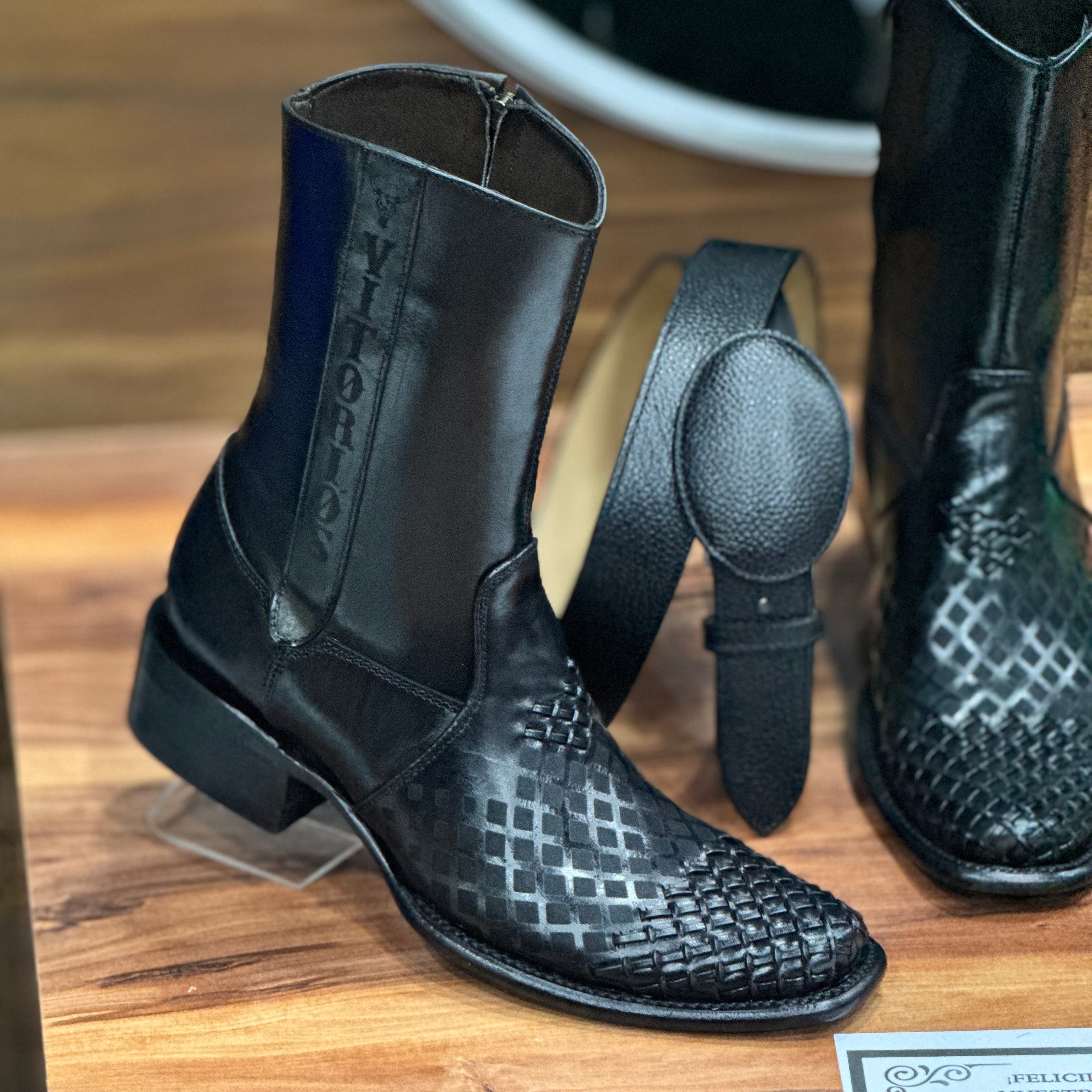 Máximo Petatillo y láser negro